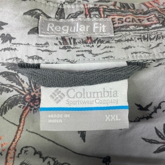 Columbia Men’s Regular Fit Tropical Beach Short Sleeve Button Shirt - Picture 2 of 3